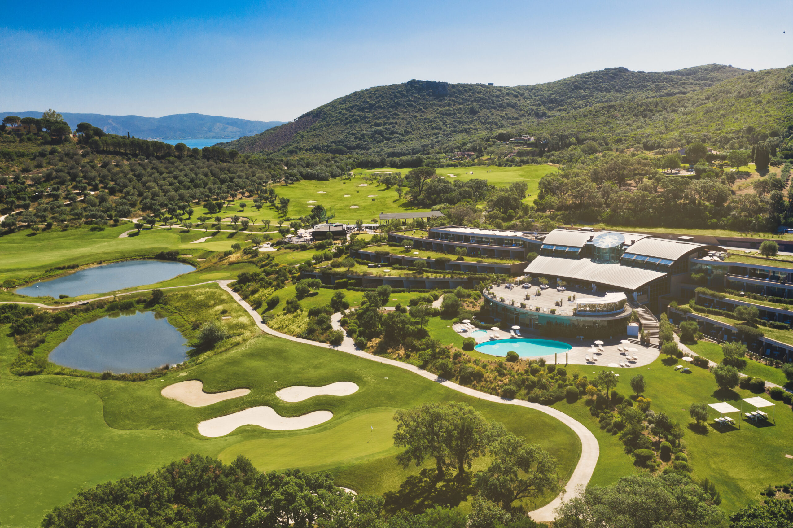 Golfplatz mit Resort und Natur