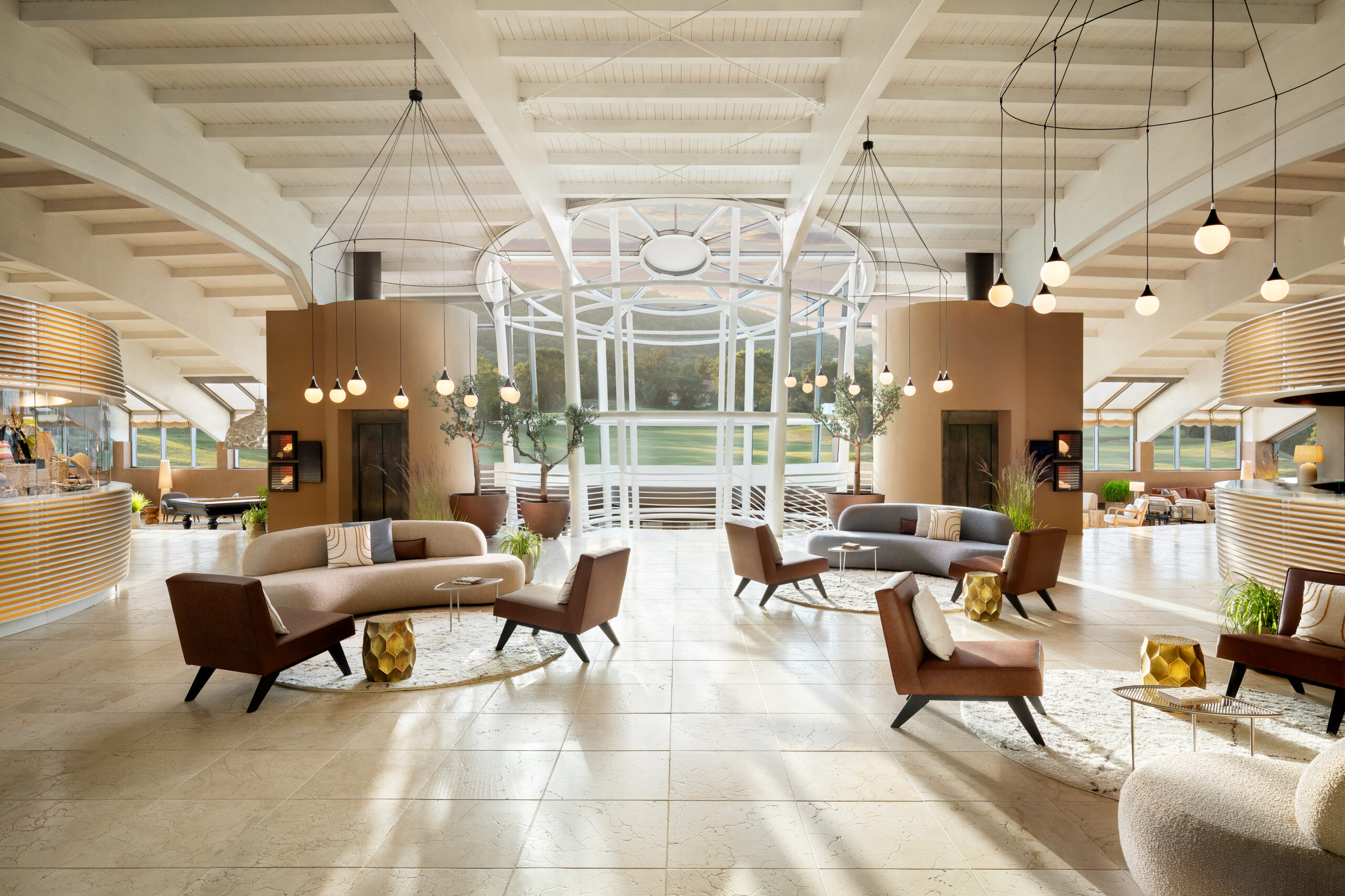 Moderne Lobby mit eleganter Einrichtung