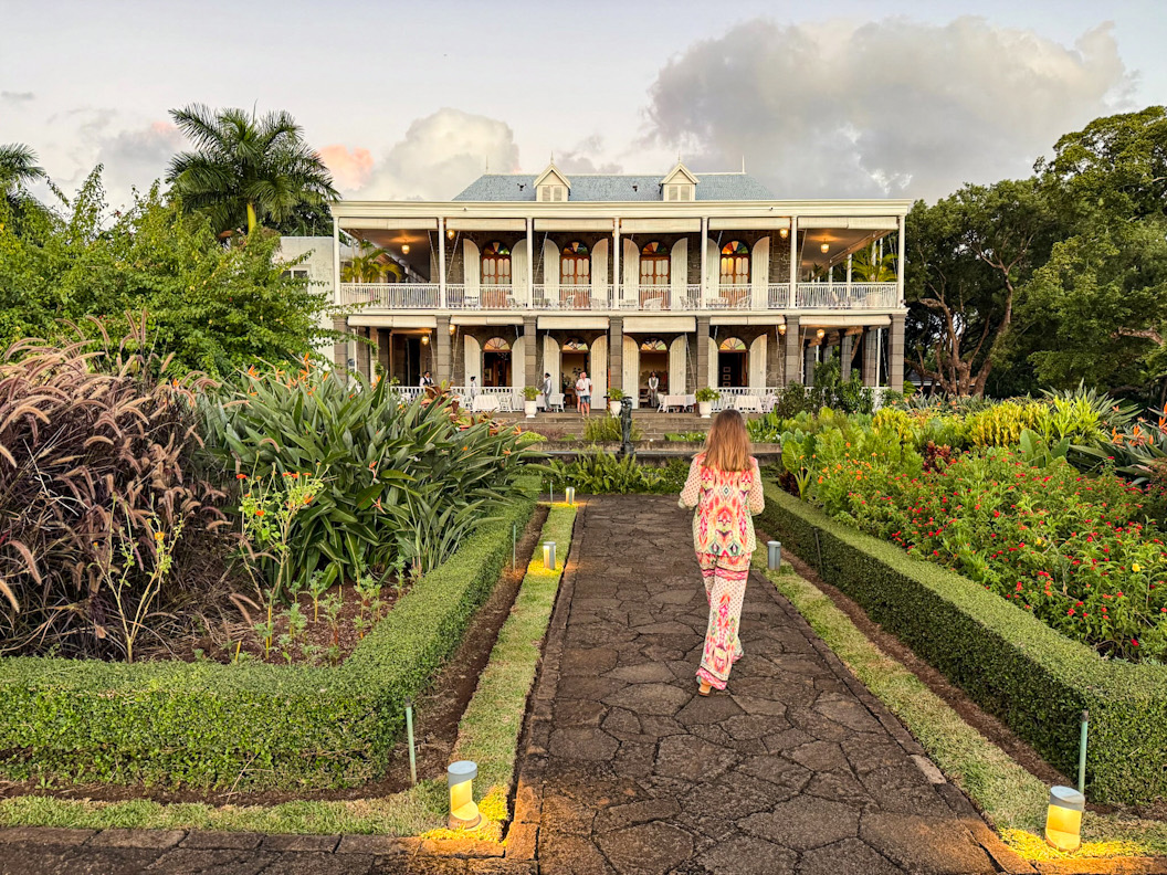Le Château de Bel Ombre Gartenweg mit Blick auf das Herrenhaus