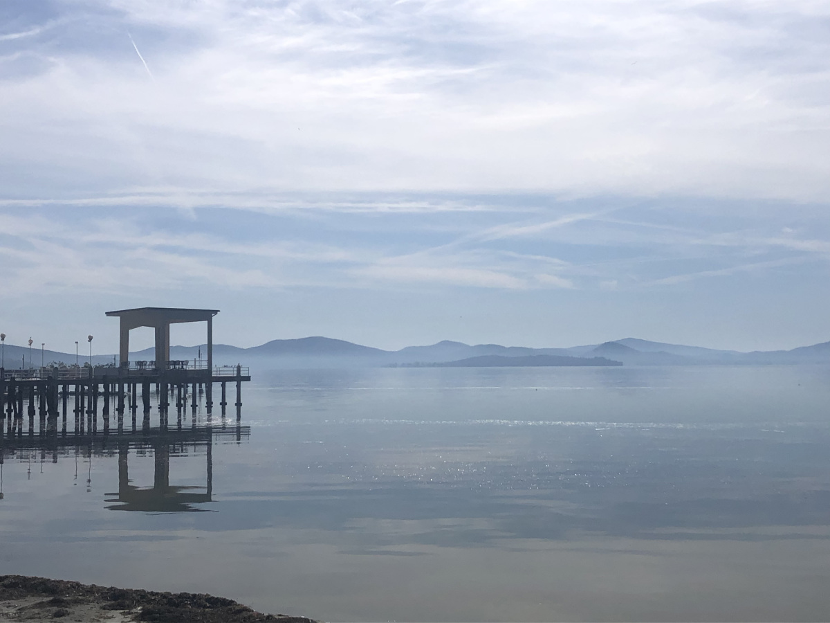 Blick über den Lago Trasimeno in Umbrien