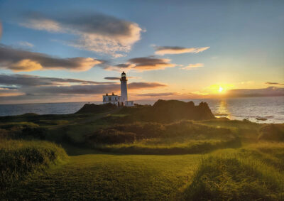 Turnberry Leuchtturm bei Sonnenuntergang am Meer in Schottland
