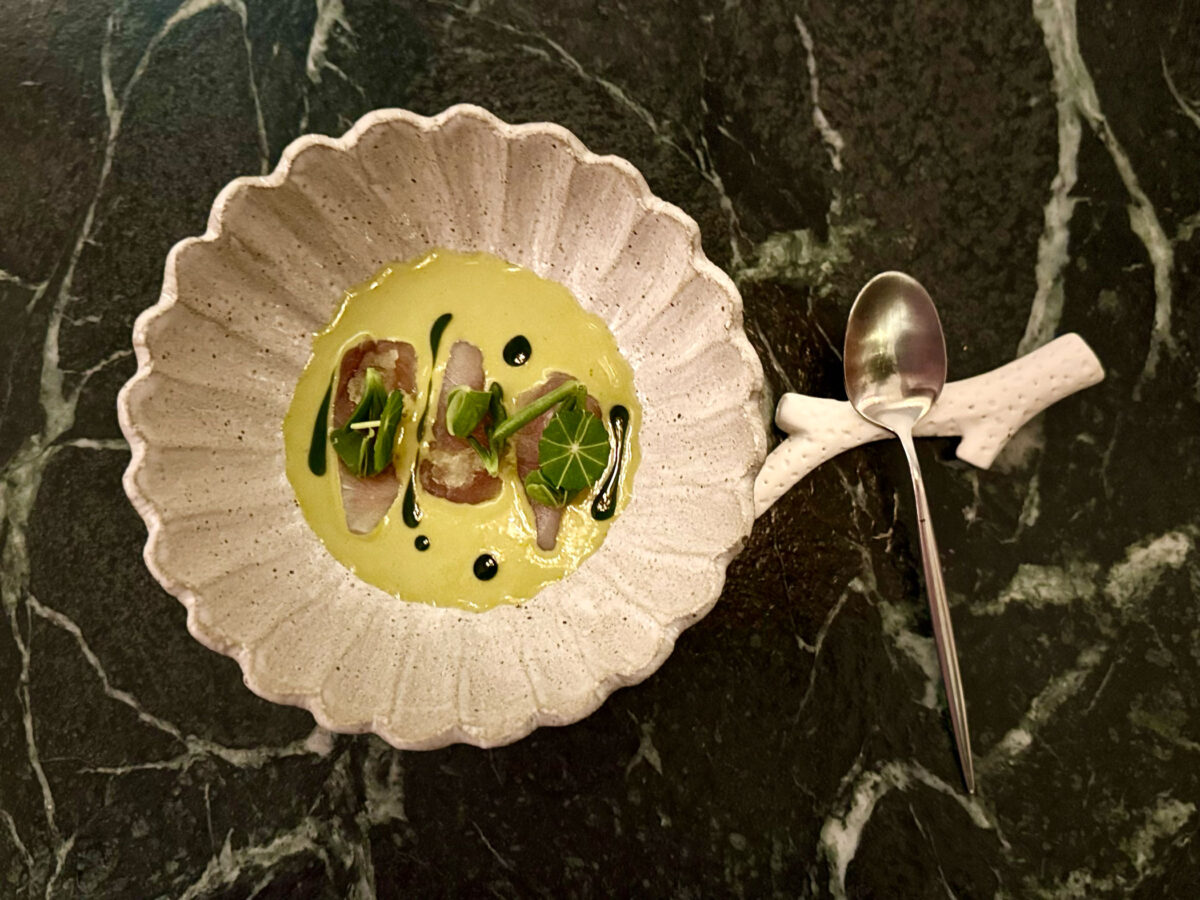 Fine-Dining-Gericht mit Fisch
