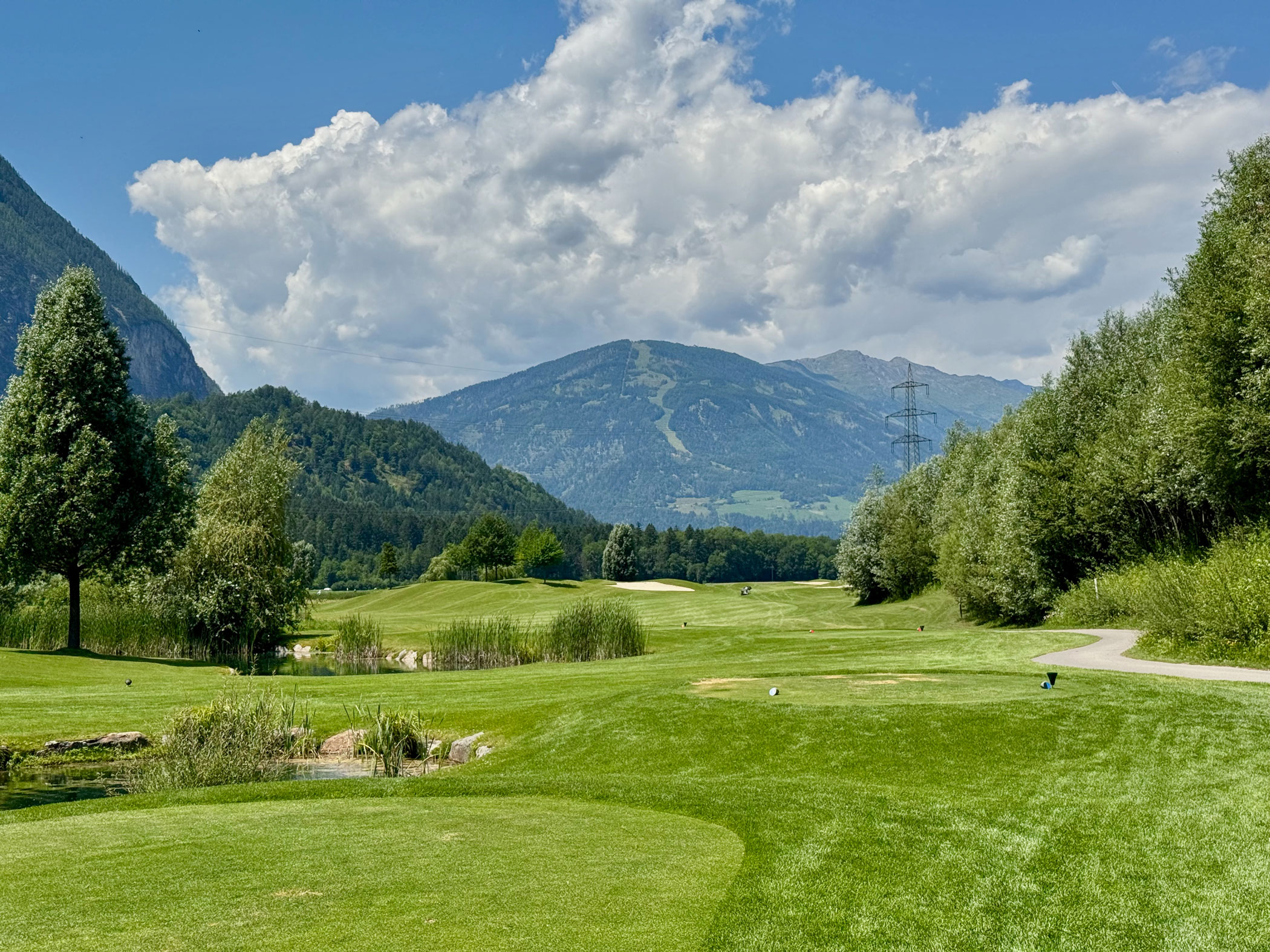 panoramablick über den Golfplatz im Dolomitengolf Resort in Osttirol