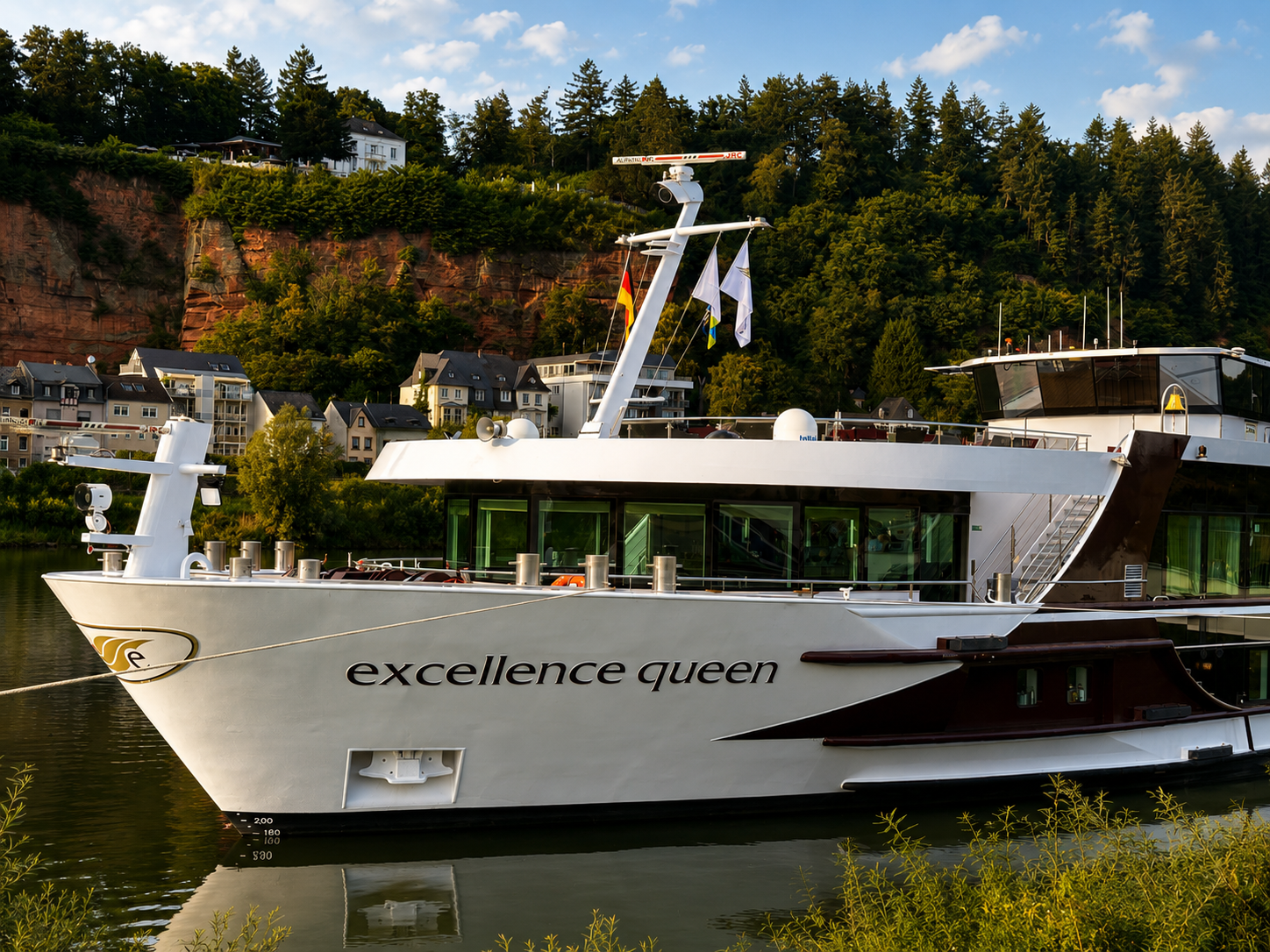 Schiff Excellence Queen am Ufer