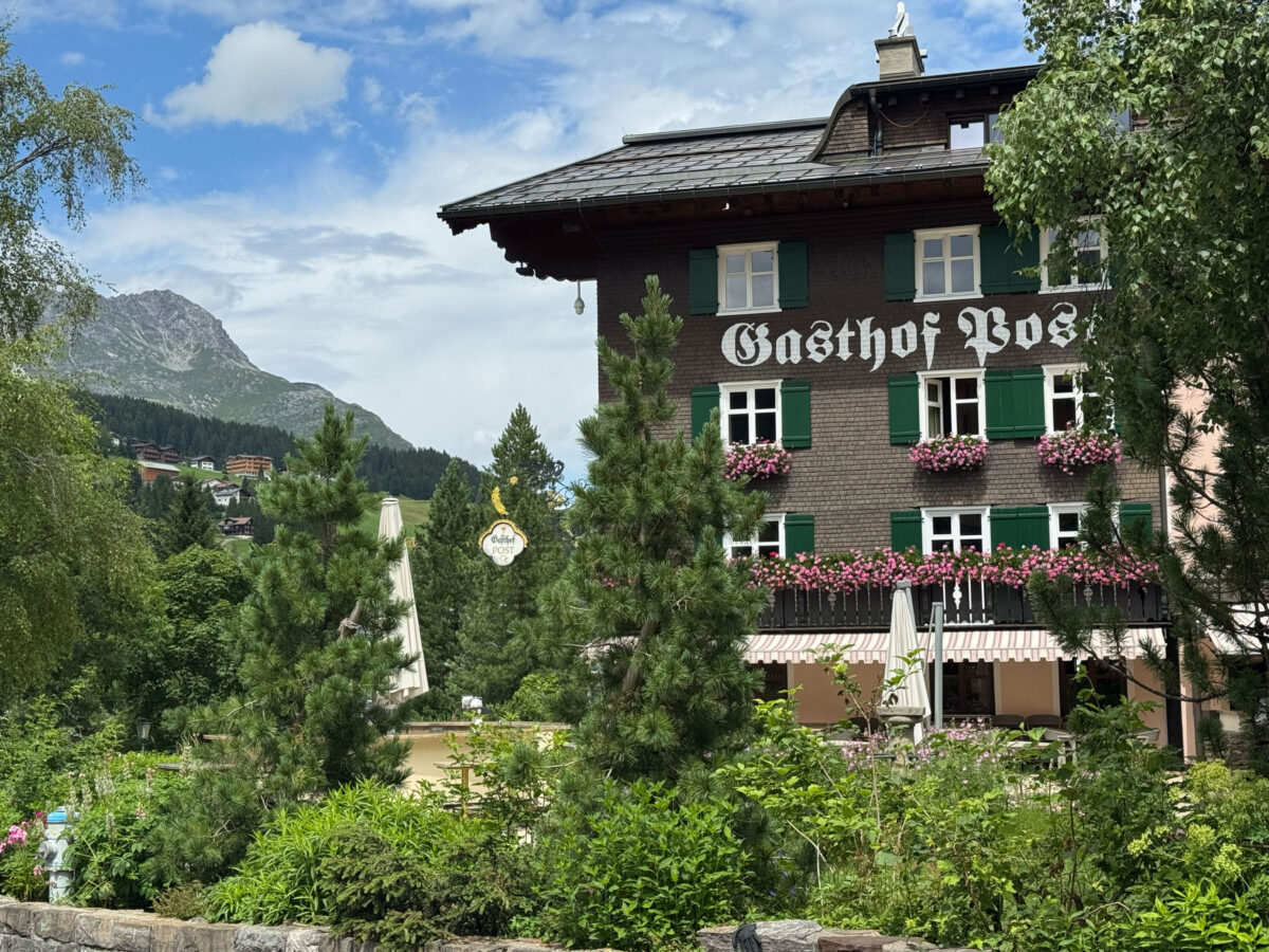 Traditionelles Hotel mit schöner Landschaft