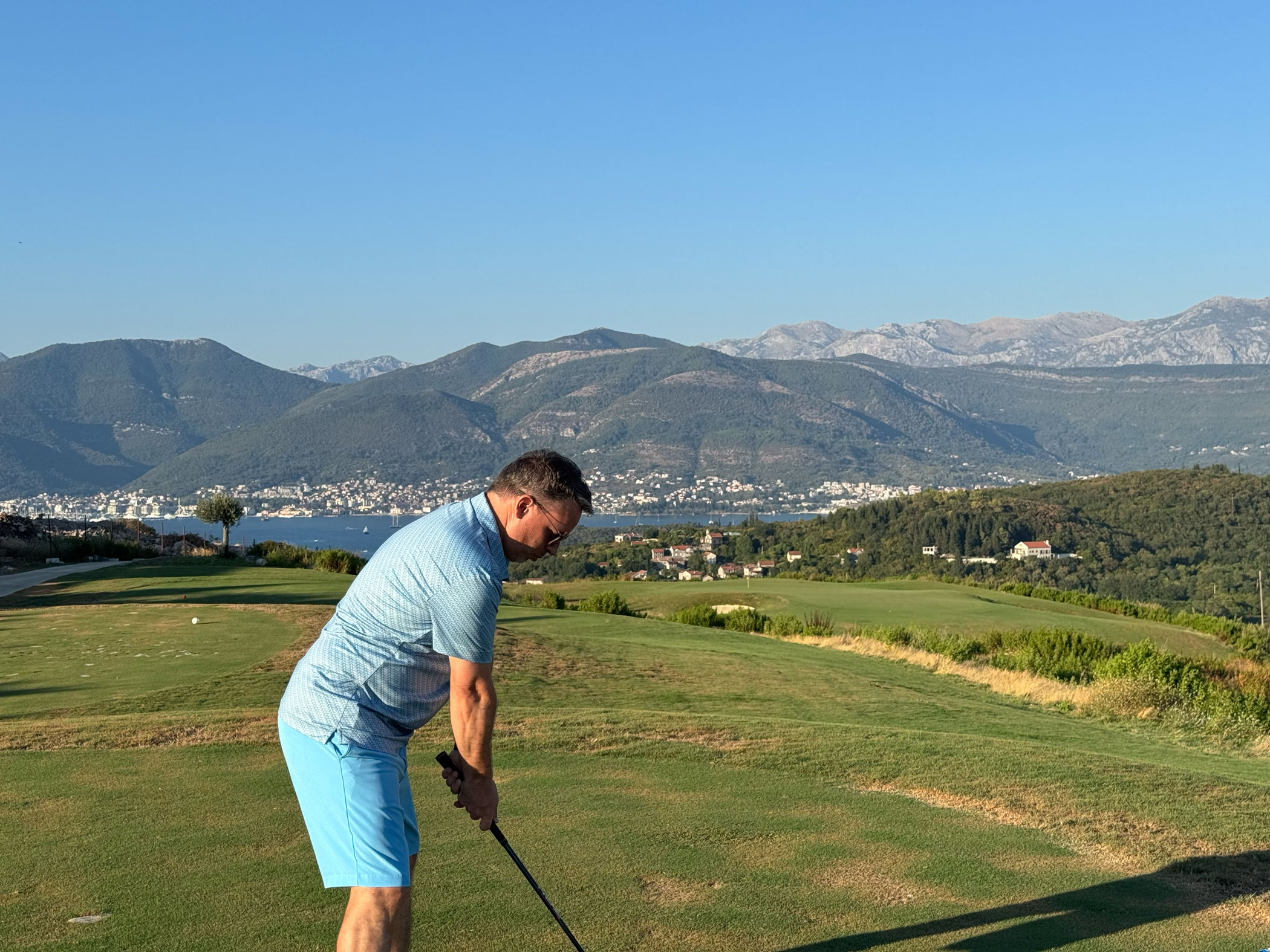 Golfer am Abschlag