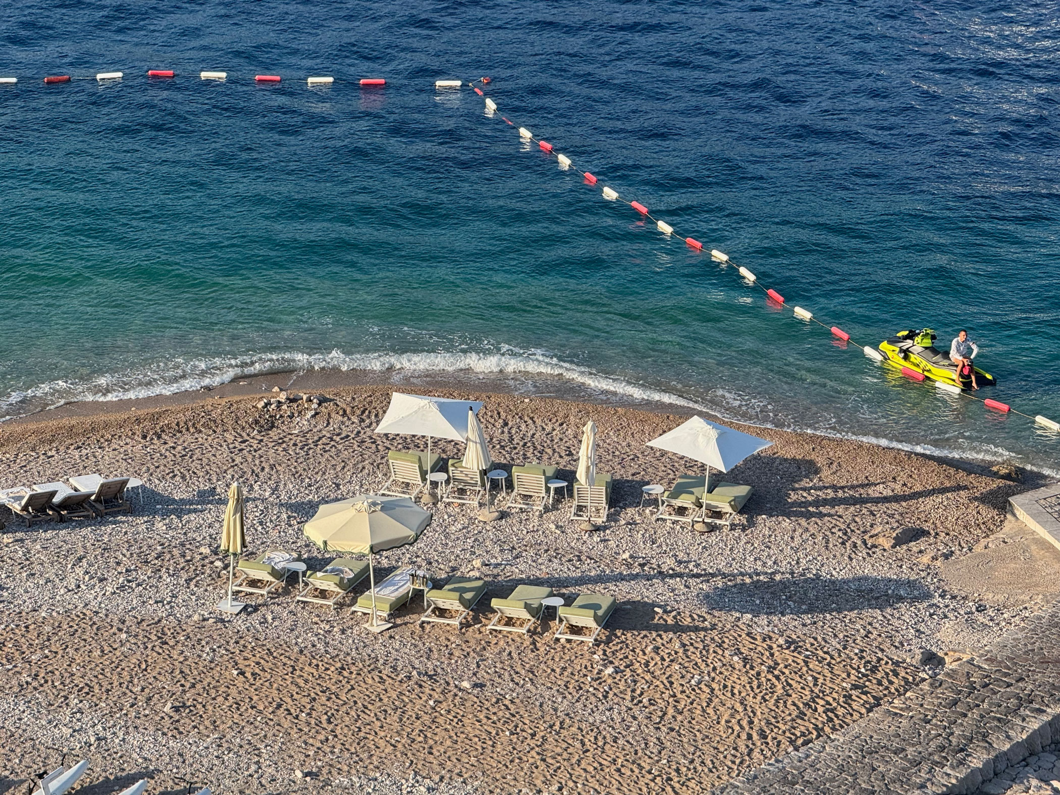 Privatstrand des Mamula Island by Banyan Tree Montenegro mit Meerblick