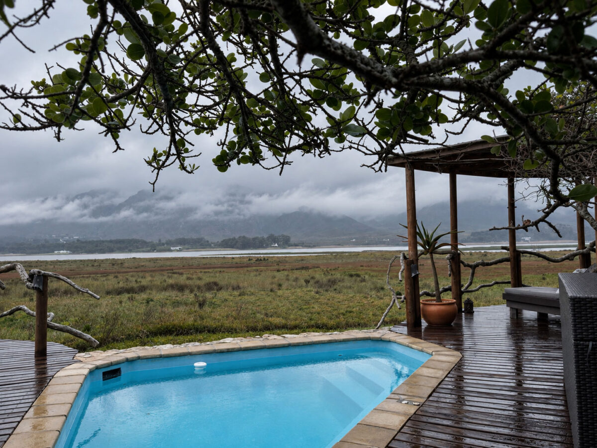 Poolview aus der Lodge