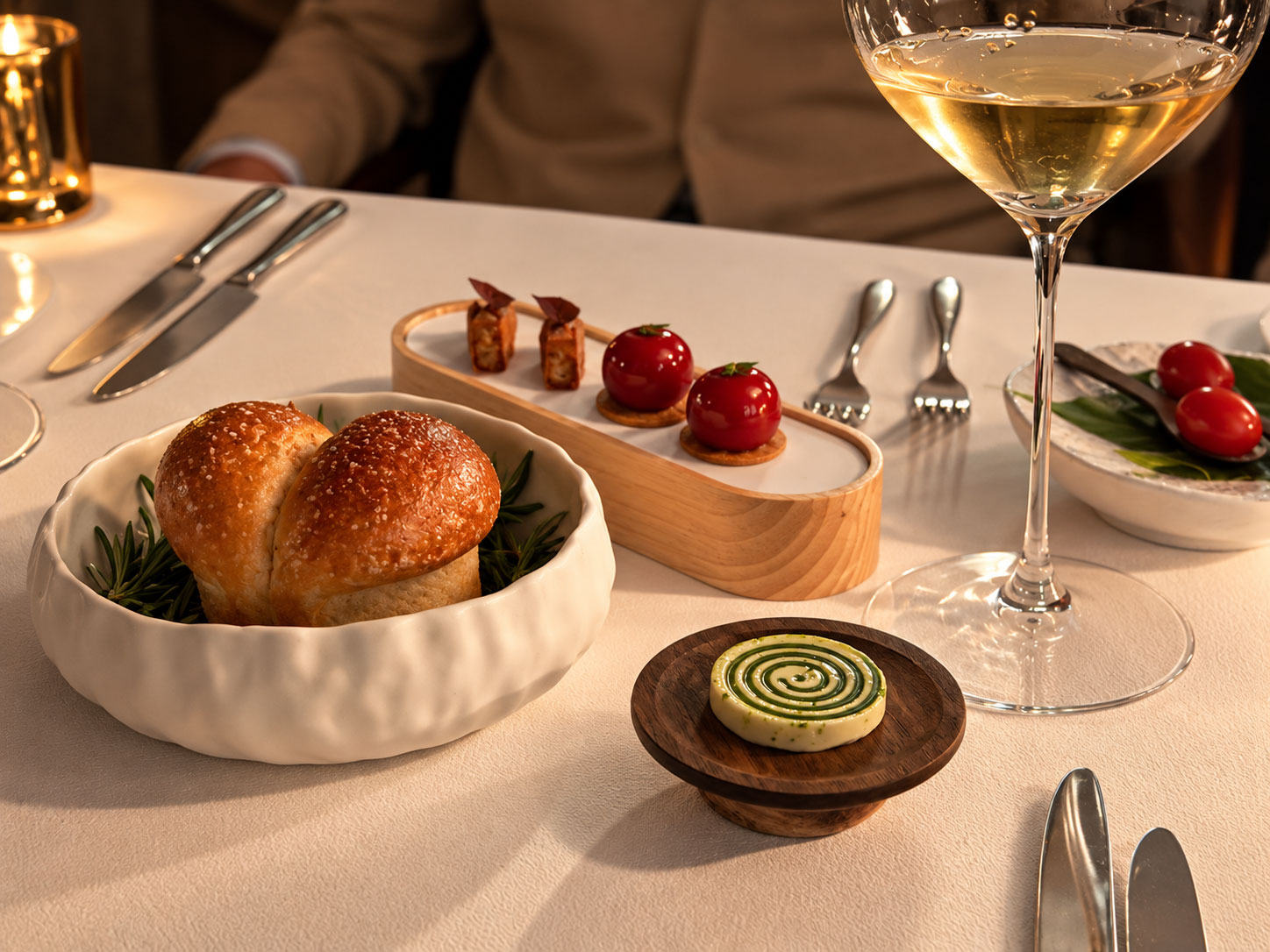 Gourmetessen mit Brot und Wein