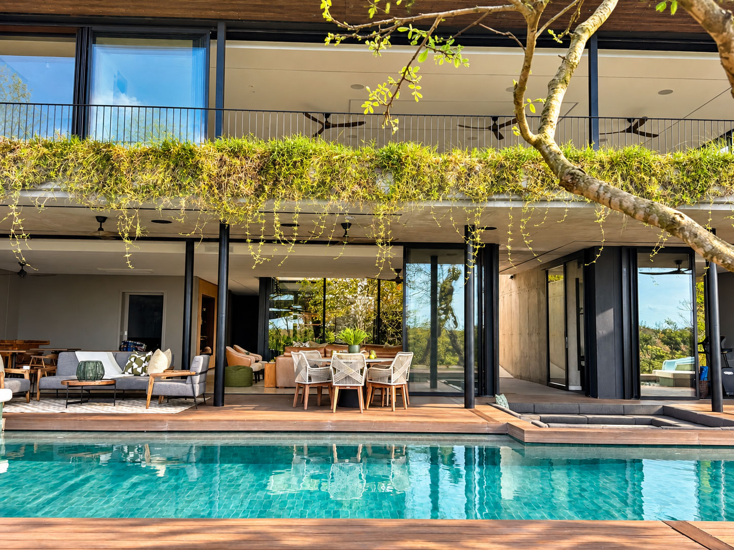 Moderne Architektur und Pool der Shiviko Luxury Private Villa nahe dem Kruger Nationalpark