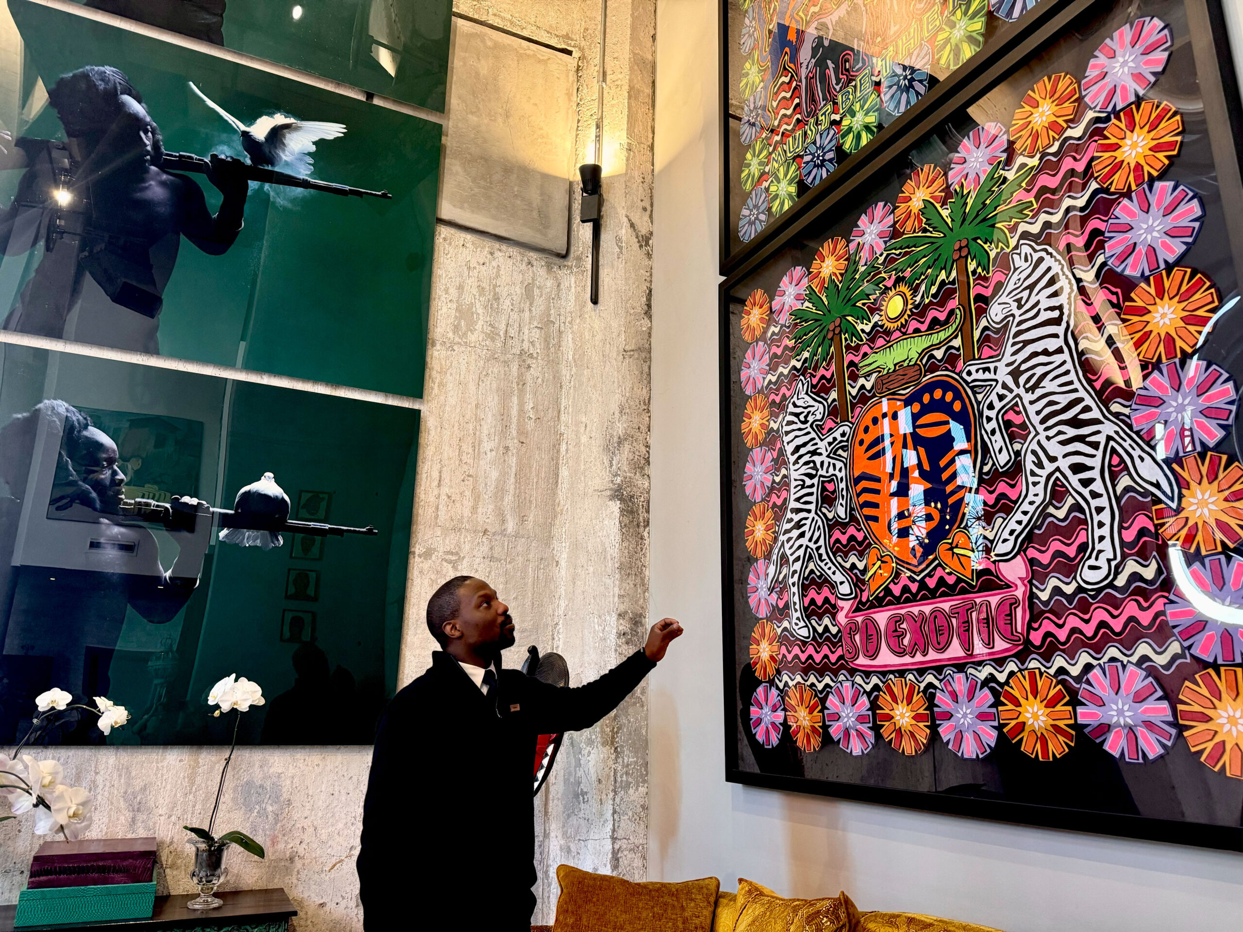 Bunte Kunst im Hotel