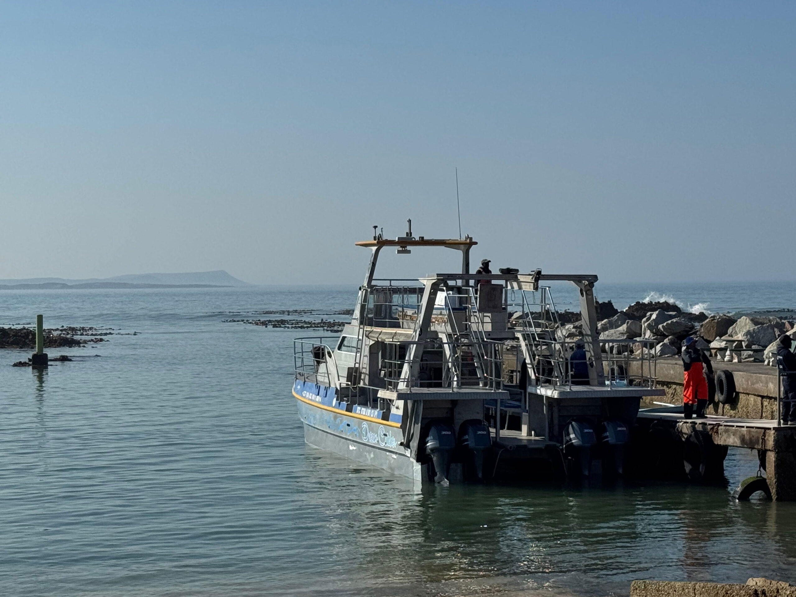 Boot für Shark Cage Diving vor Gansbaai in Südafrika